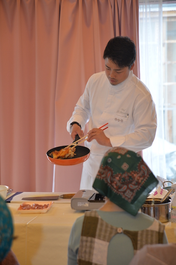 2014年度復興庁関連事業「はまらっせんプロジェクト」でお料理おもてなし隊の料理指導をして頂いた山野辺仁シェフ